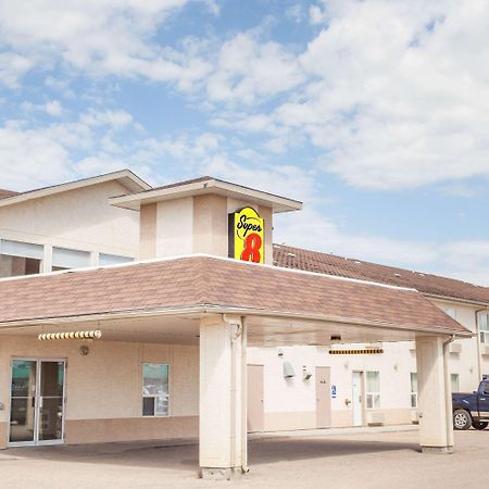 Super 8 By Wyndham Meadow Lake Bagian luar foto