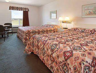 Super 8 By Wyndham Meadow Lake Bagian luar foto