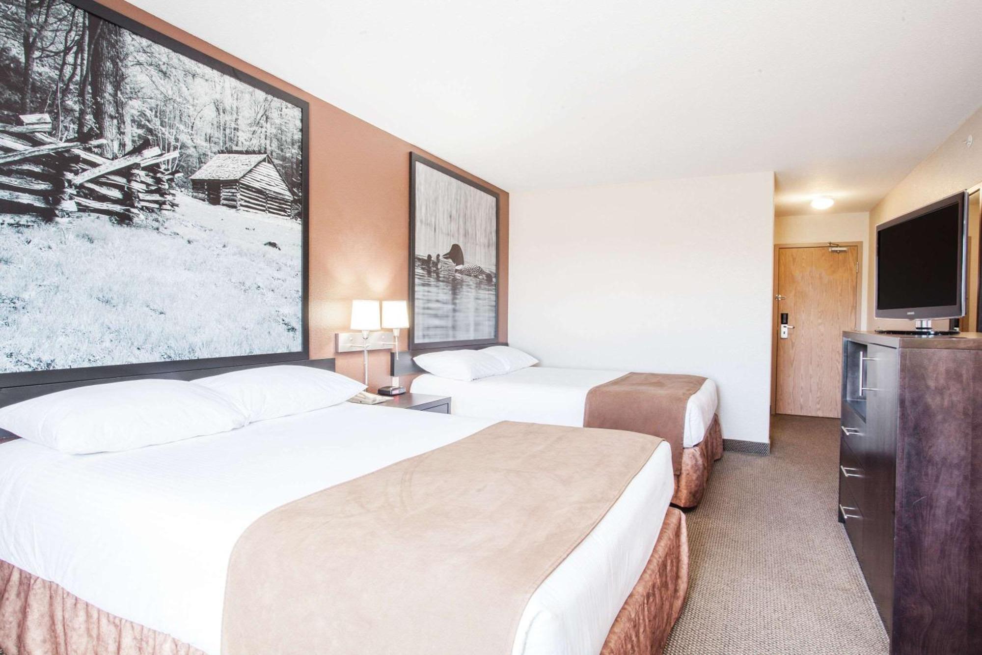 Super 8 By Wyndham Meadow Lake Bagian luar foto