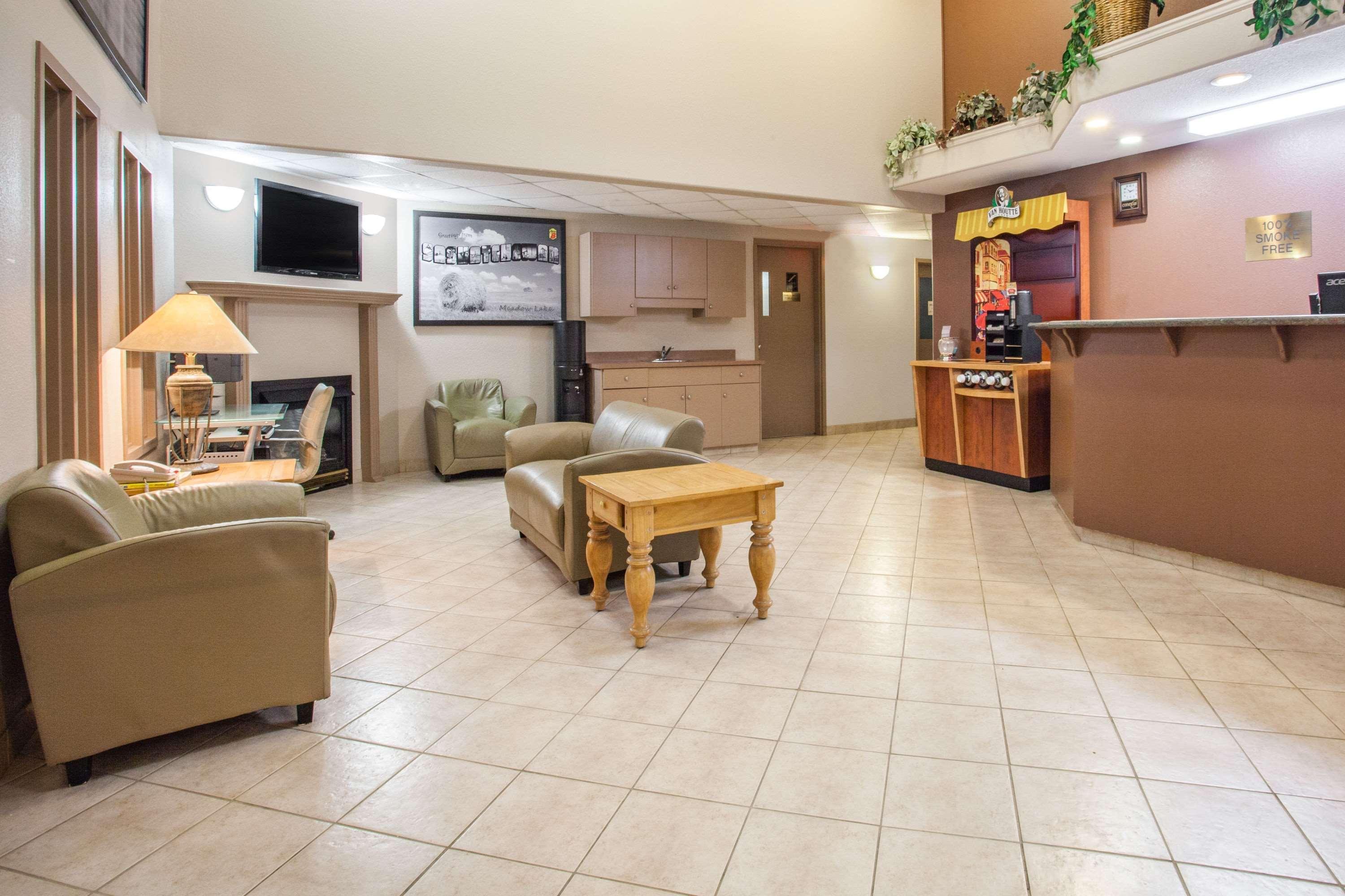 Super 8 By Wyndham Meadow Lake Bagian luar foto